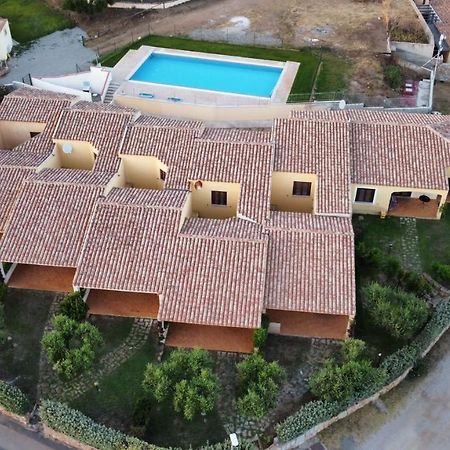 Residence Baia Sant Anna Con Piscina Tanaunella Exteriér fotografie