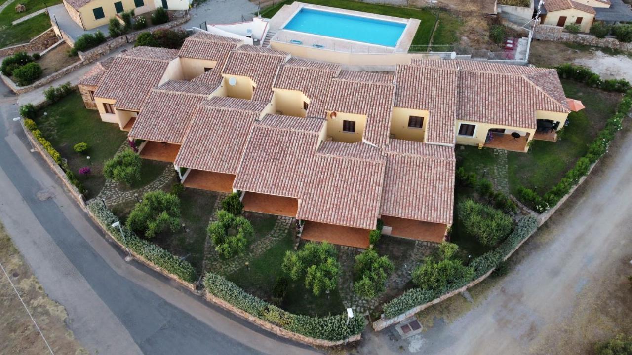 Residence Baia Sant Anna Con Piscina Tanaunella Exteriér fotografie