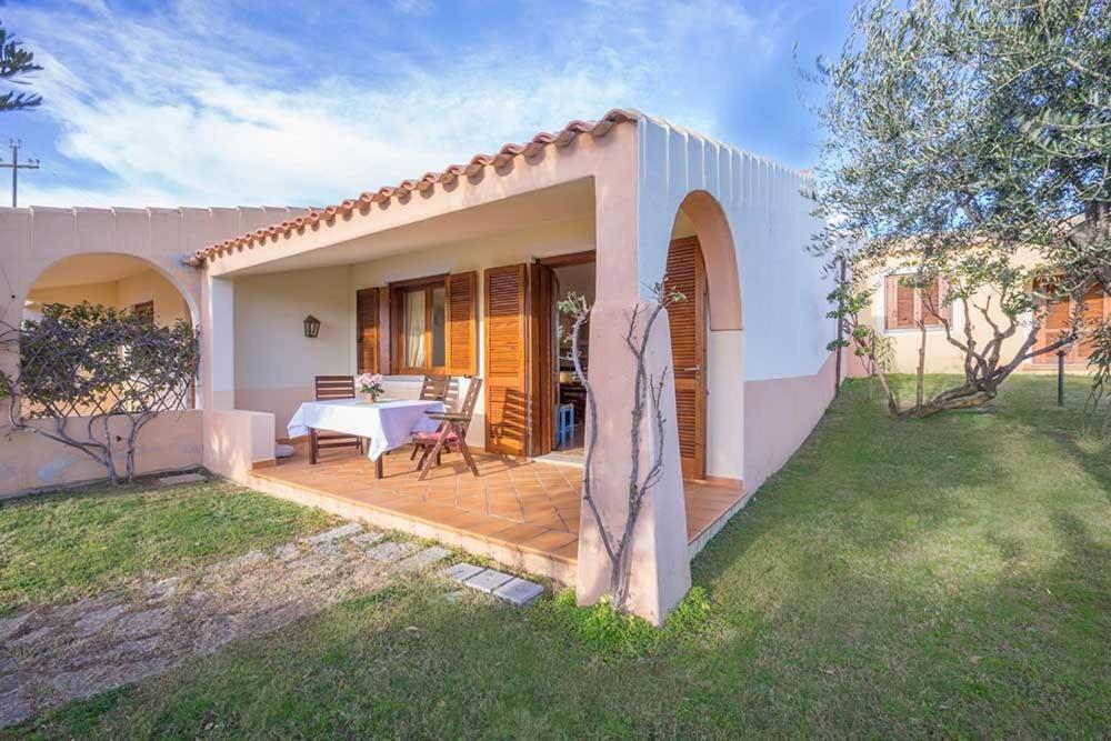 Residence Baia Sant Anna Con Piscina Tanaunella Exteriér fotografie