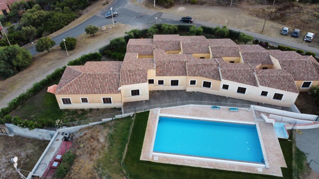 Residence Baia Sant Anna Con Piscina Tanaunella Exteriér fotografie