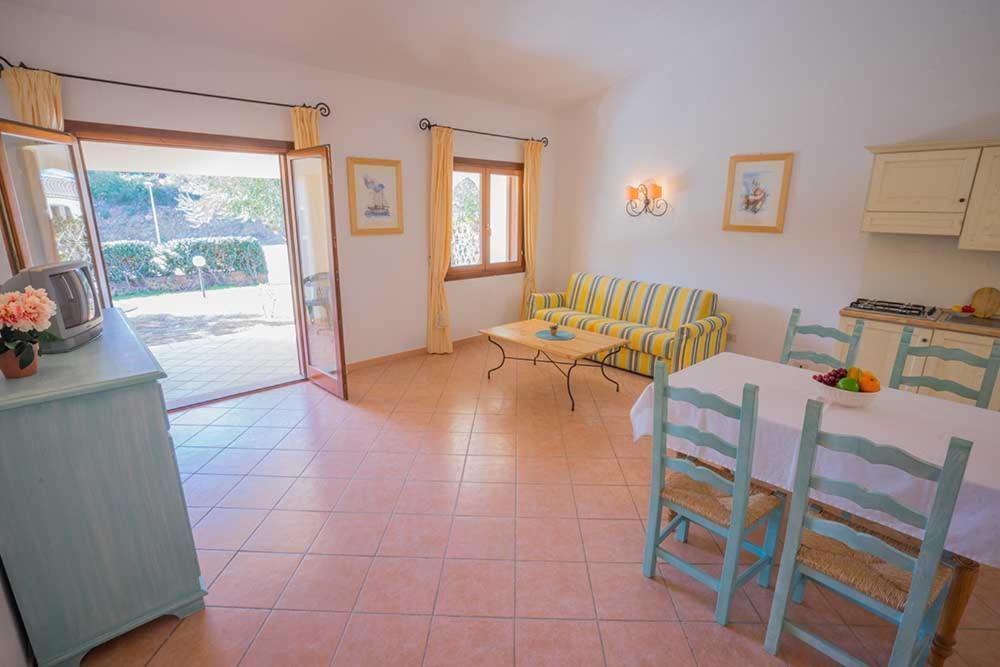 Residence Baia Sant Anna Con Piscina Tanaunella Exteriér fotografie