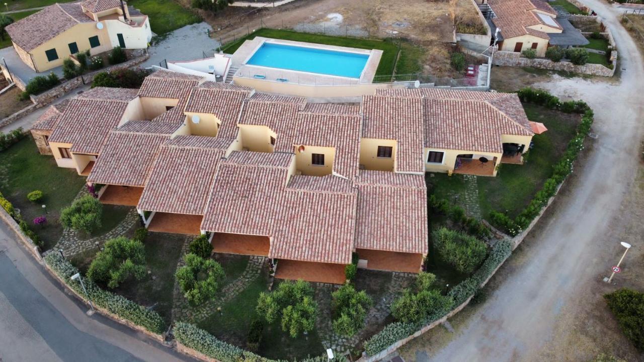 Residence Baia Sant Anna Con Piscina Tanaunella Exteriér fotografie